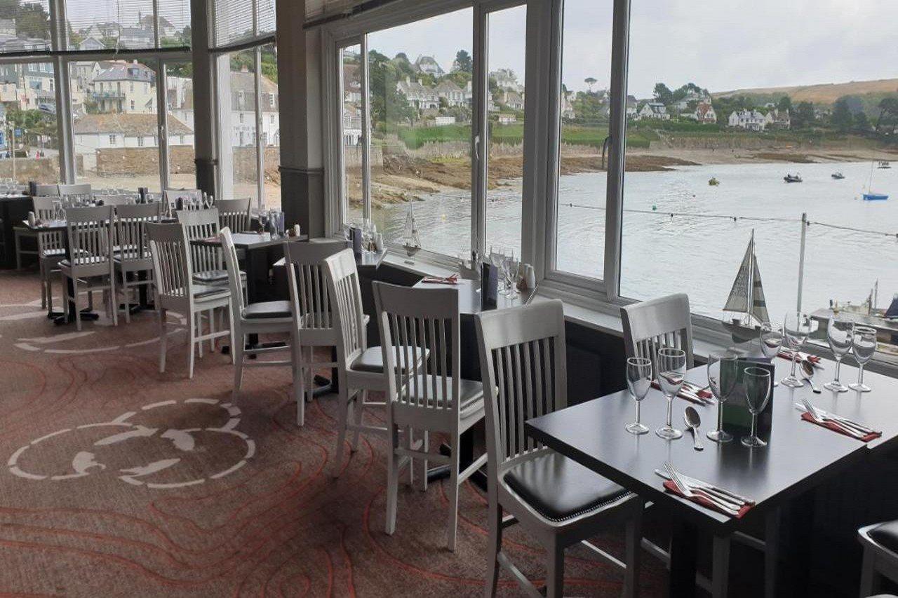 Ship And Castle Hotel Saint Mawes Buitenkant foto