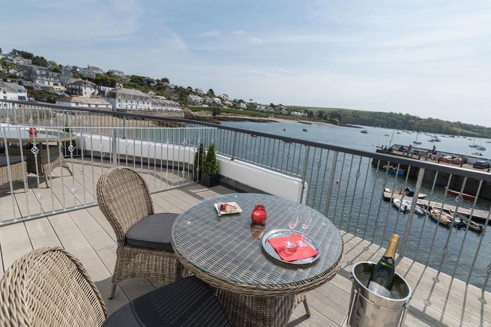 Ship And Castle Hotel Saint Mawes Buitenkant foto