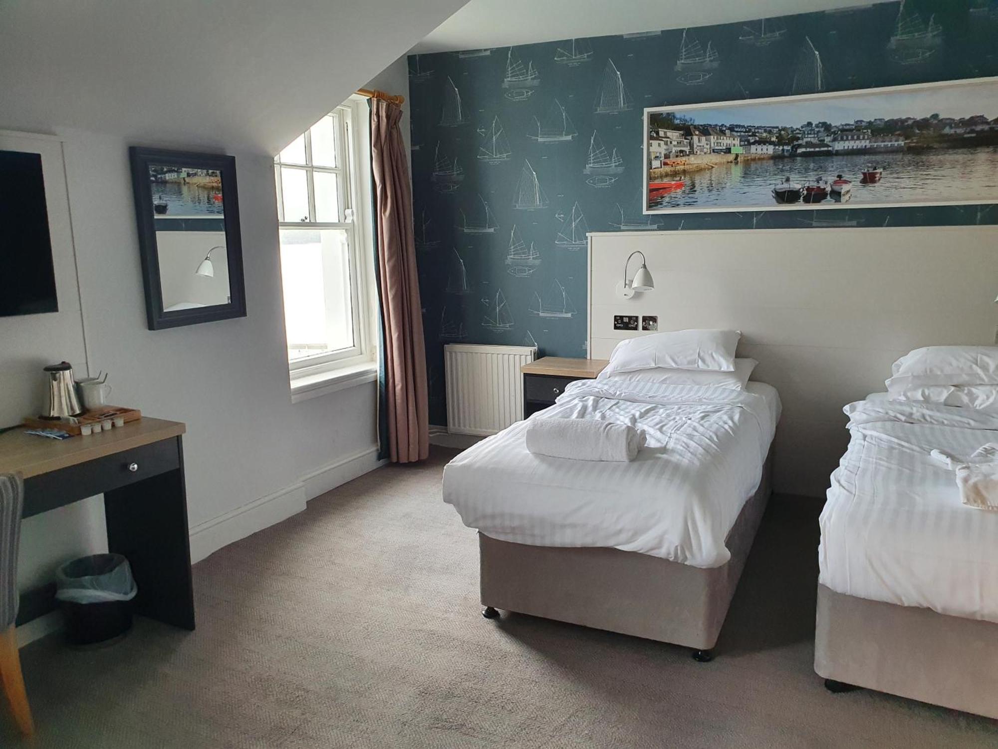 Ship And Castle Hotel Saint Mawes Buitenkant foto