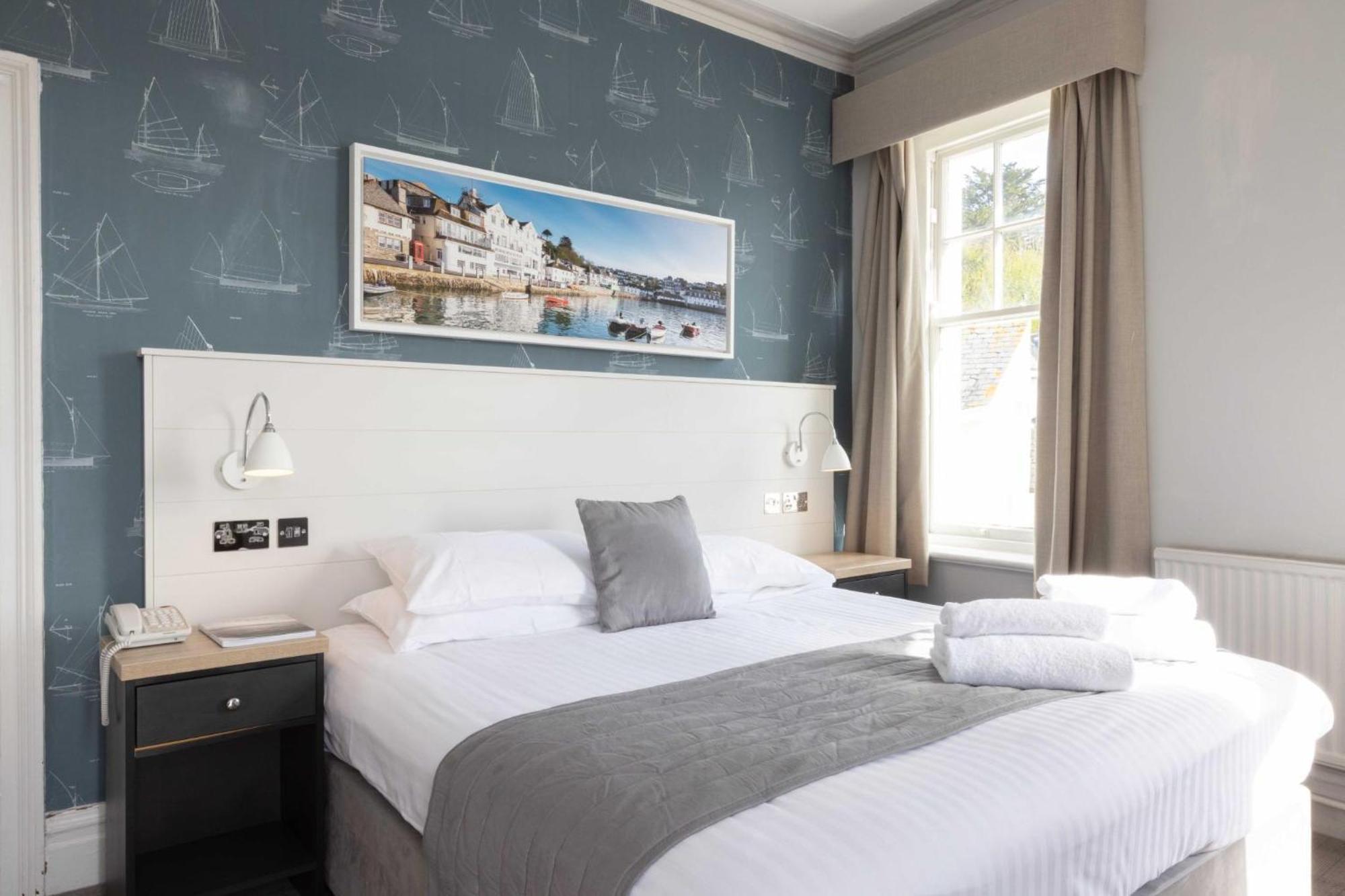 Ship And Castle Hotel Saint Mawes Buitenkant foto