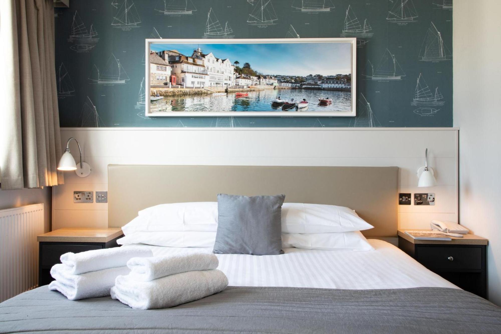 Ship And Castle Hotel Saint Mawes Buitenkant foto