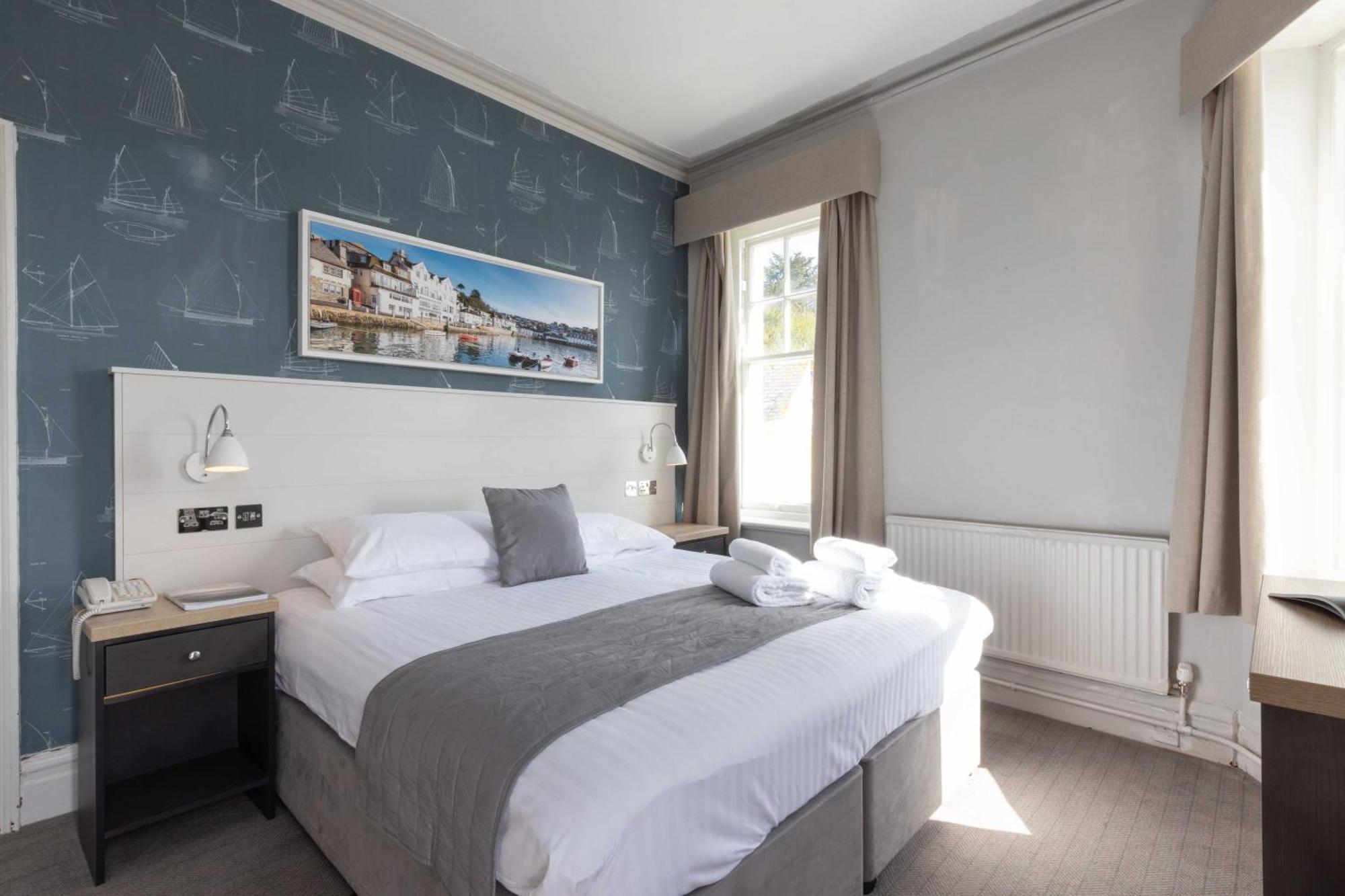 Ship And Castle Hotel Saint Mawes Buitenkant foto